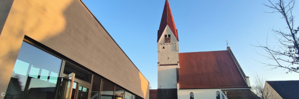 Banner Gemeindehaus Pfuhl und St. Ulrichskirche