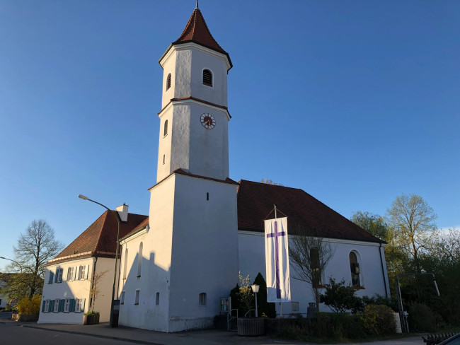 St. Jakob Burlafingen Außenansischt queer